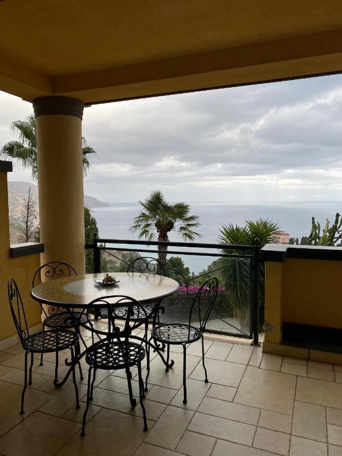 Taormina Bella Vista Apartment In Center With Pool By Taormina Holidays Buitenkant foto